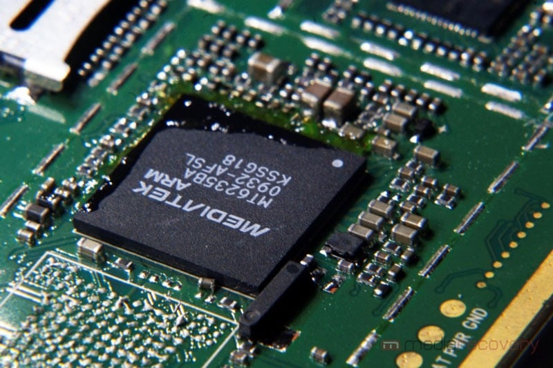 Mediarecovery-Zdjęcie-do-wpisu-1-Chip,-a-w-naszym-przypadku-procesor,-umiejscowiony-na-płytce-układu-scalonego